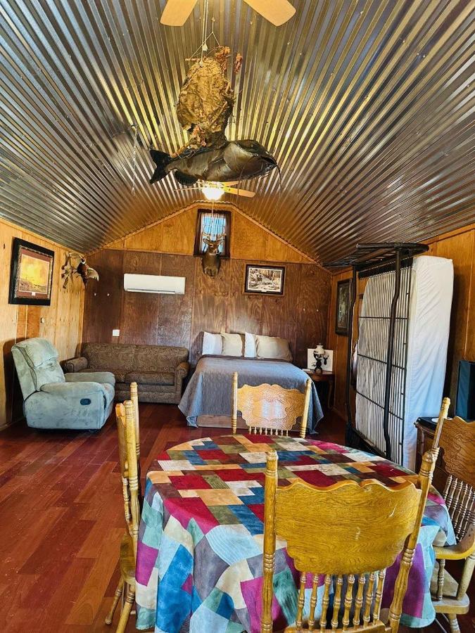 Country Chariton
